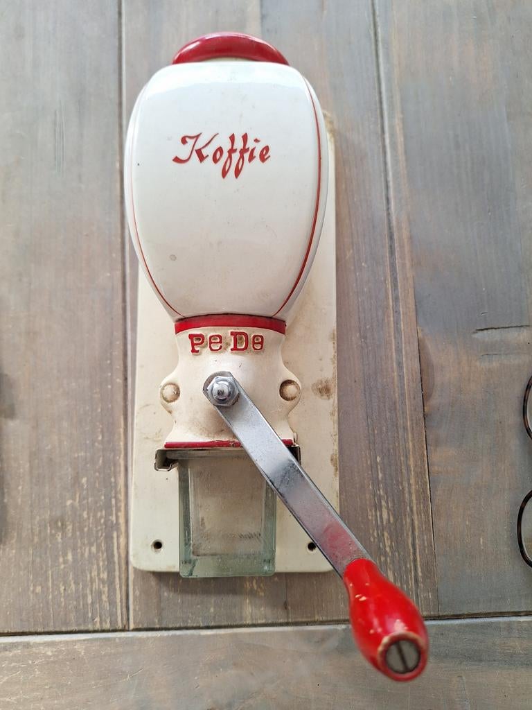 Vintage PeDe Wandkoffiemolen - Rood/Wit Emaille, Antiek en Kunst, Antiek | Keukenbenodigdheden, Ophalen