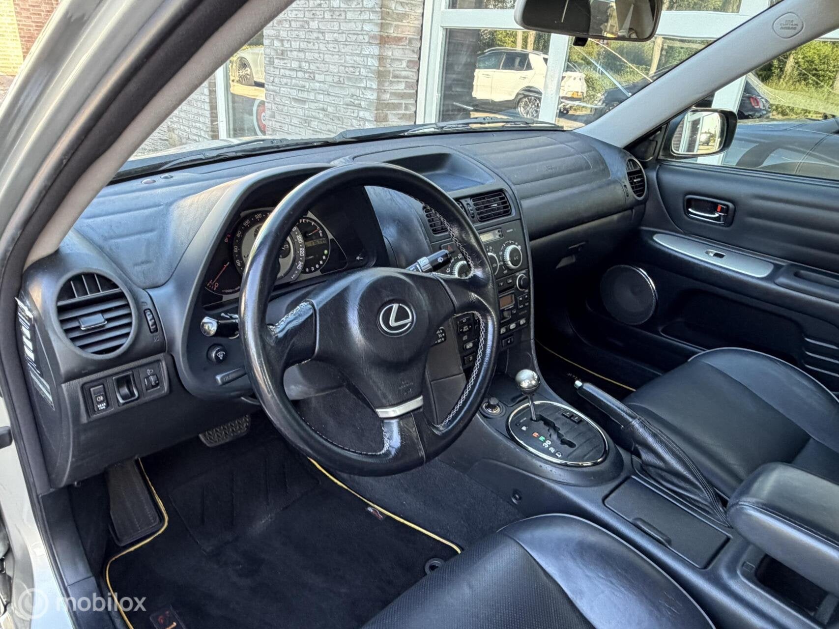 Lexus IS 200 Business Automaat Cruise Weinig kms, Auto's, Gebruikt, Zwart, 155 pk, Sedan