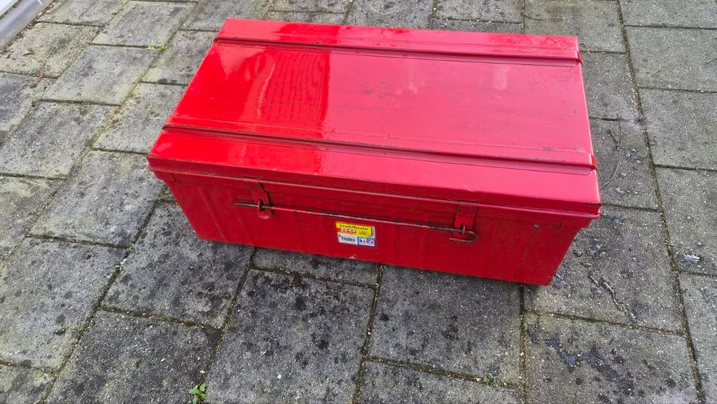 Rode metalen opbergkist - Stevige gereedschapskist, Caravans en Kamperen, Kampeeraccessoires, Ophalen, Gebruikt