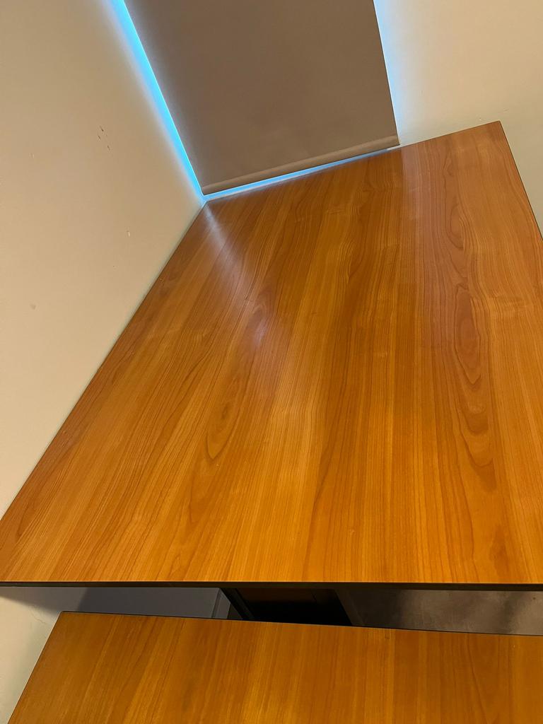 Bureau te koop!!, Huis en Inrichting, Bureaus, Hout, Schoolbureau, Ophalen of Verzenden, Zo goed als nieuw
