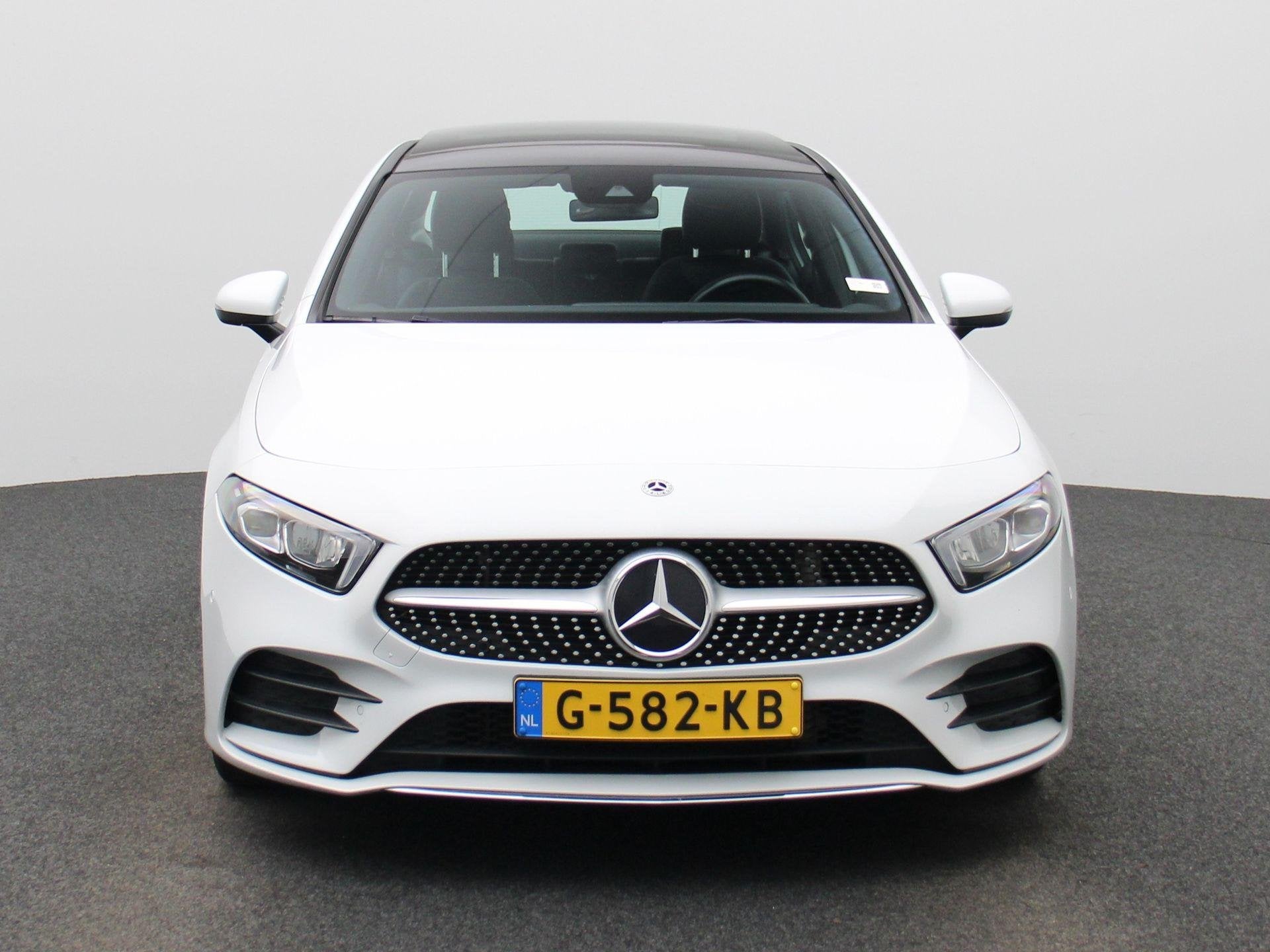 Mercedes-Benz A-klasse 200 Business Solution AMG | Apple Car, Auto's, 12 maanden, Gebruikt, 4 cilinders, Leder en Stof