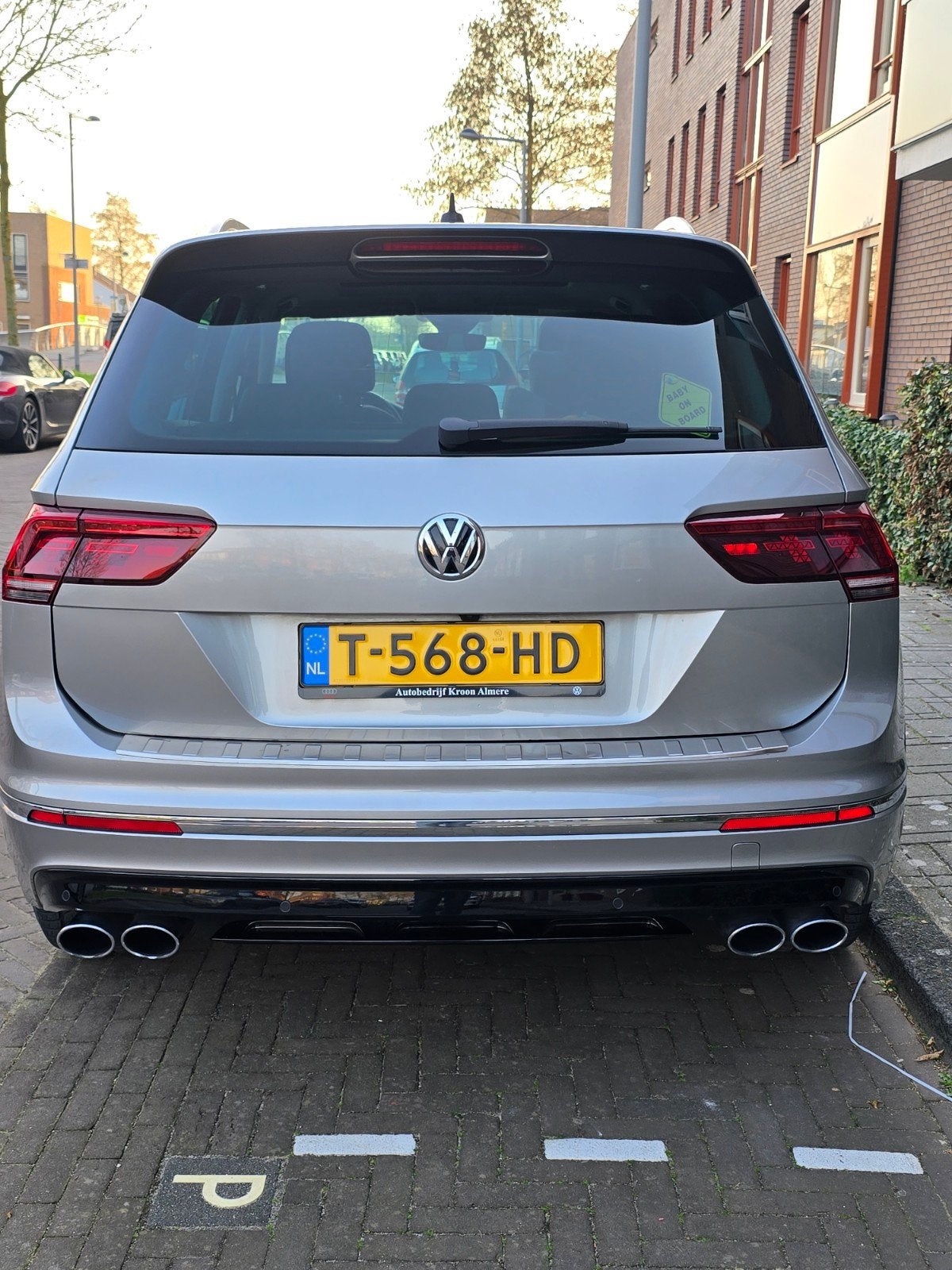 Volkswagen Tiguan 2.0 | 340PK | 4MOTION | DSG | GRIJS |, Zwart, 4 cilinders, 1984 cc, Lichtsensor