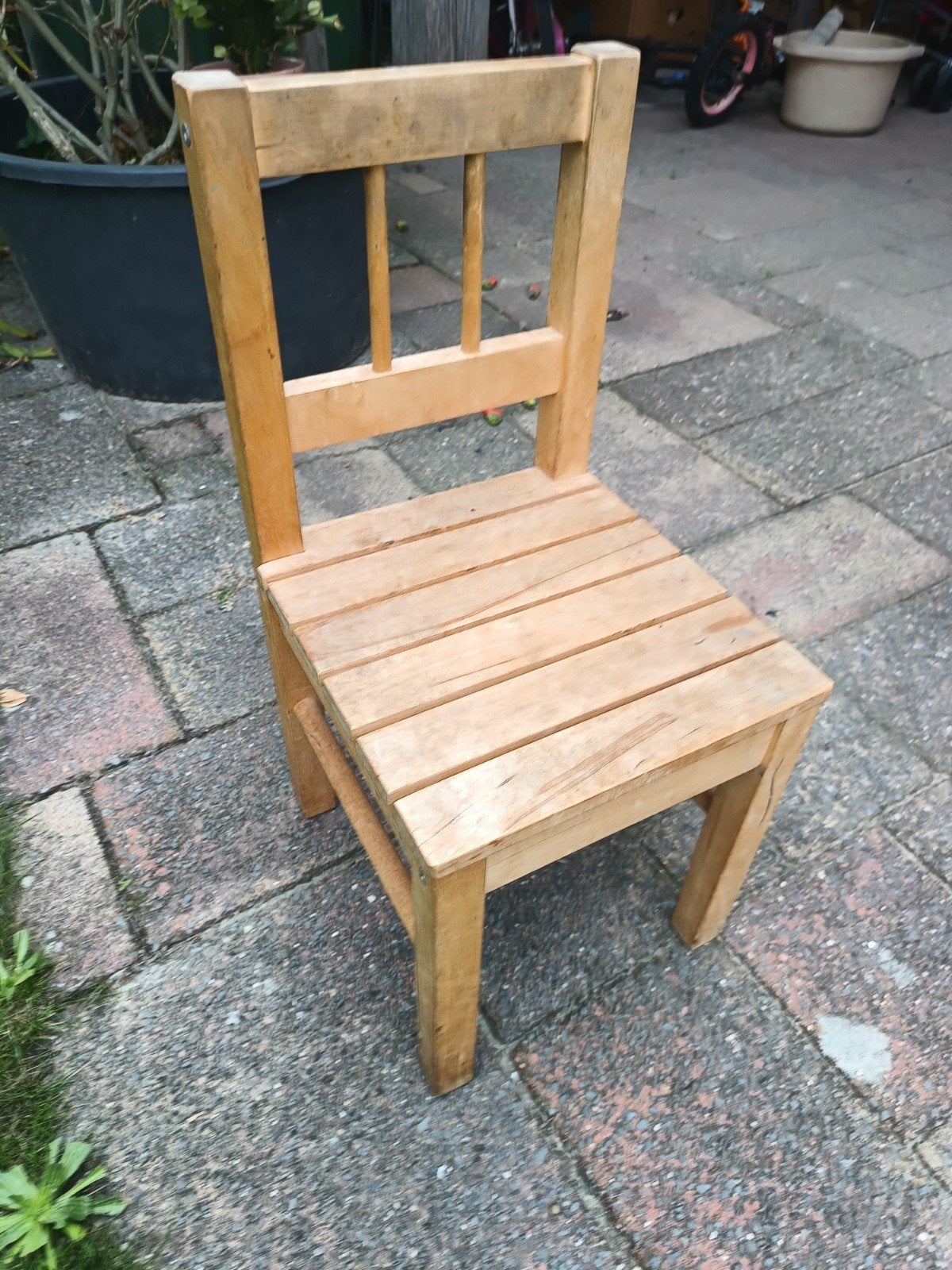 kleuterstoeltje met rugleuning blank hout, Ophalen of Verzenden, Stoel(en)