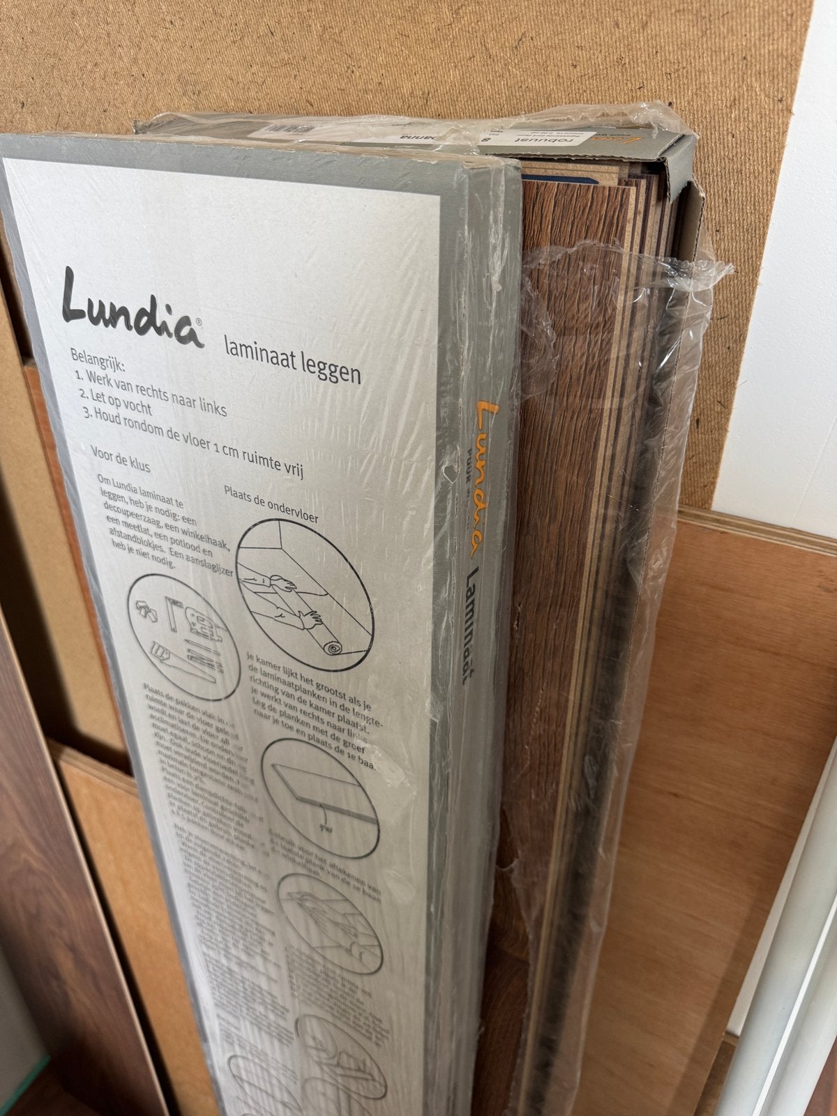 2 pakken Lundia Yoanna donker laminaat (Karwei), Ophalen, Zo goed als nieuw, Minder dan 5 m², Hout