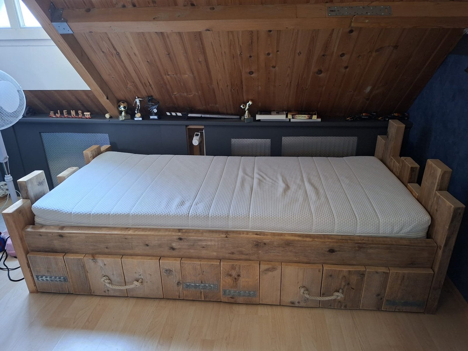 Stoer steigerhouten bed 90x200 met diepe lades, Ophalen, Gebruikt, 90 cm, Eenpersoons
