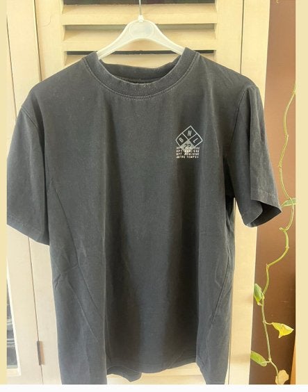 Zwart t shirt, Ophalen of Verzenden, Zo goed als nieuw, Zwart
