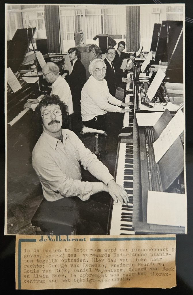 Zes Nederlandse pianisten in De Doelen, Rotterdam (1980), Gebruikt, 1980 tot heden, Foto, Ophalen of Verzenden