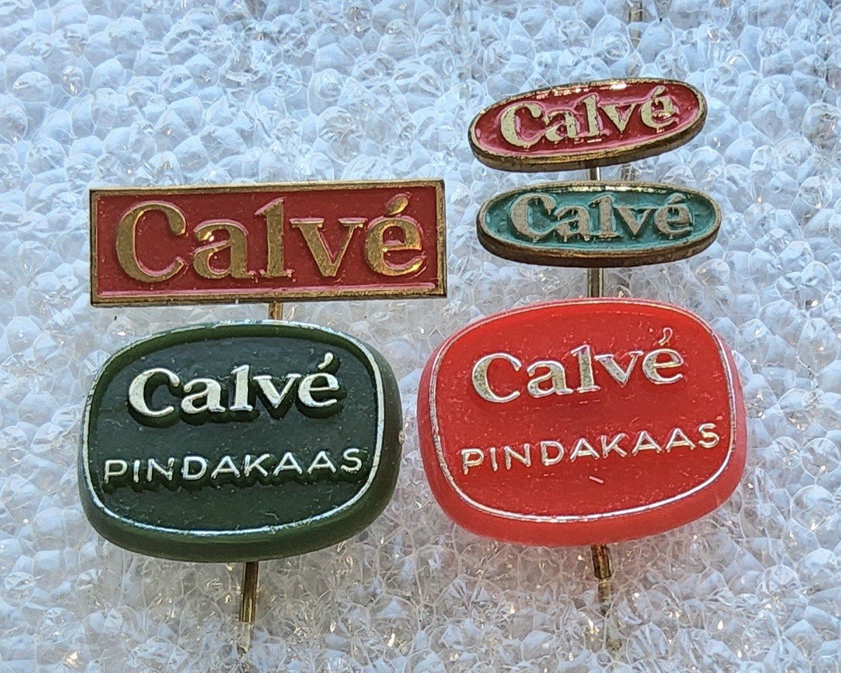 5 Calvé Pindakaas Speldjes - Vintage Collectie, Verzamelen, Ophalen of Verzenden, Gebruikt, Overige onderwerpen, Speldje of Pin