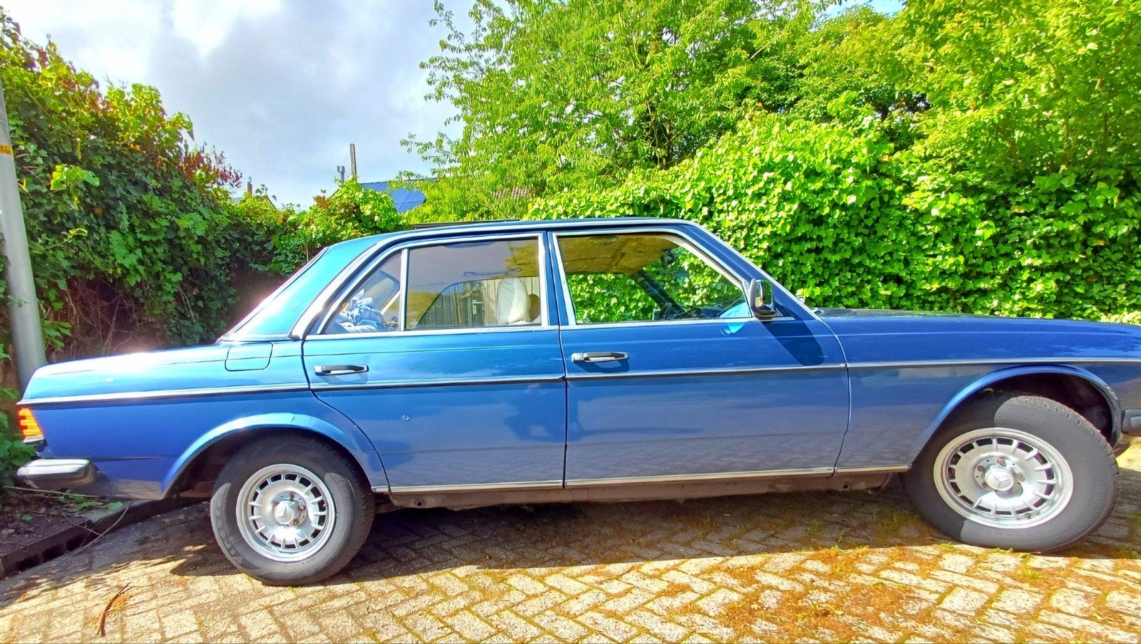 Mercedes-Benz 200-Serie 2.0 200 AUT 1983 Blauw, Auto's, 730 kg, 4 cilinders, Blauw, Sedan