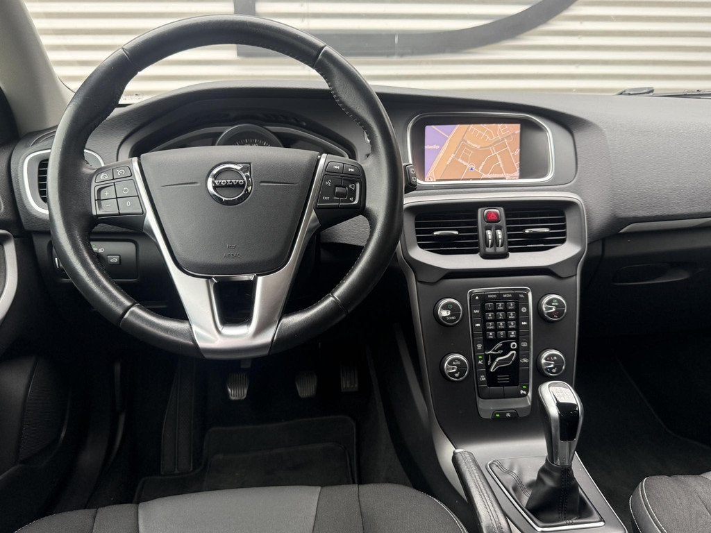 Volvo V40 2.0 T2 Inscription 1e Eigenaar|Navi|Camera|Trekhaa, Auto's, Volvo, Voorwielaandrijving, Gebruikt, Euro 6, 4 cilinders