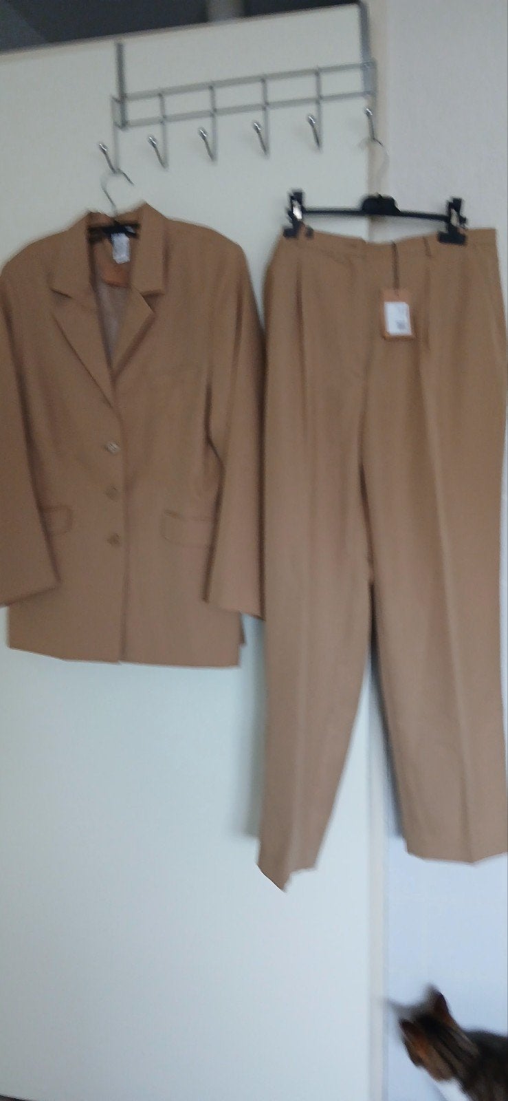 Zeer mooi broekpak mt 42 44 merk R, Kleding | Dames, Verzenden, Zo goed als nieuw, Maat 42/44 (L)
