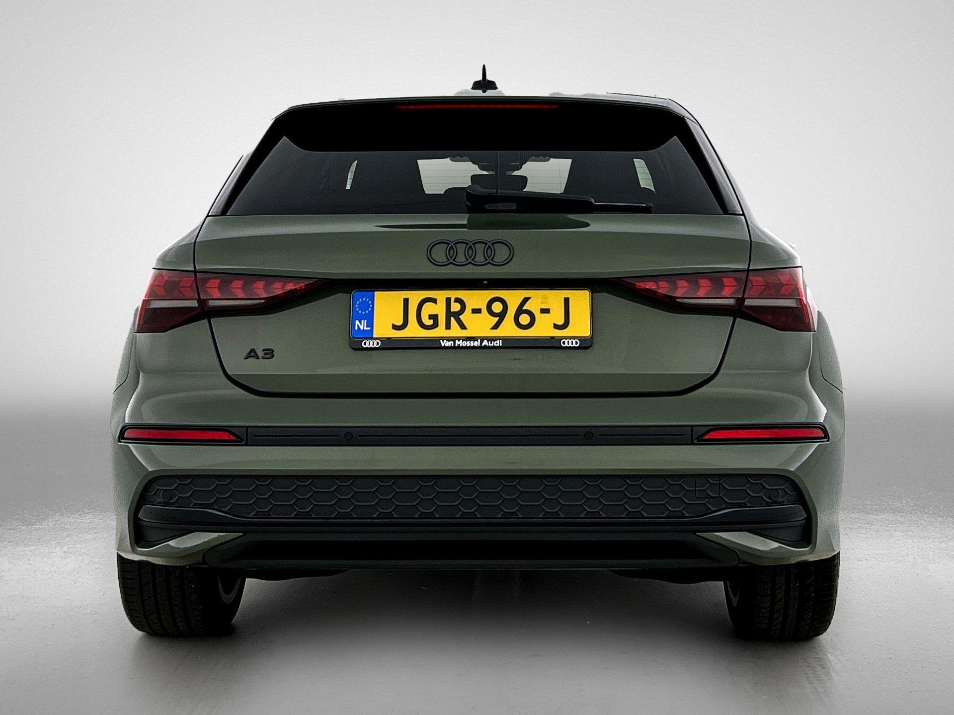 Audi A3 Sportback 40 TFSI e S edition 204 PK, Auto's, Audi, 12 maanden, 1498 cc, 150 min, Leder en Stof