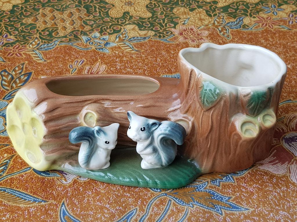 Mooi oud Engels Hornsea bloembakje met eekhoorns 20,5 cm., Ophalen of Verzenden