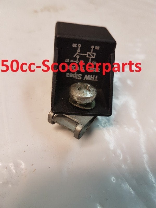 Knipperlichtrelais Houder Vespa Et4 125 Gebruikt 291017, Ophalen of Verzenden