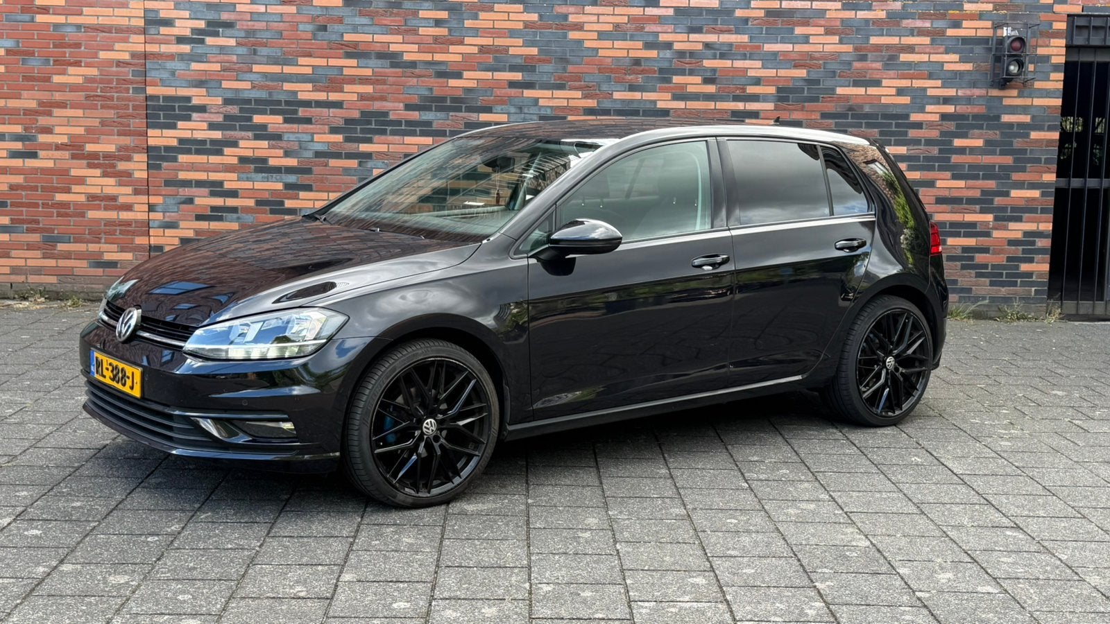 Volkswagen Golf 1.0 TSI 5-deurs R AUTOMAAT/airco/CRUISE, Auto's, Volkswagen, Stof, 620 kg, Zwart, Origineel Nederlands