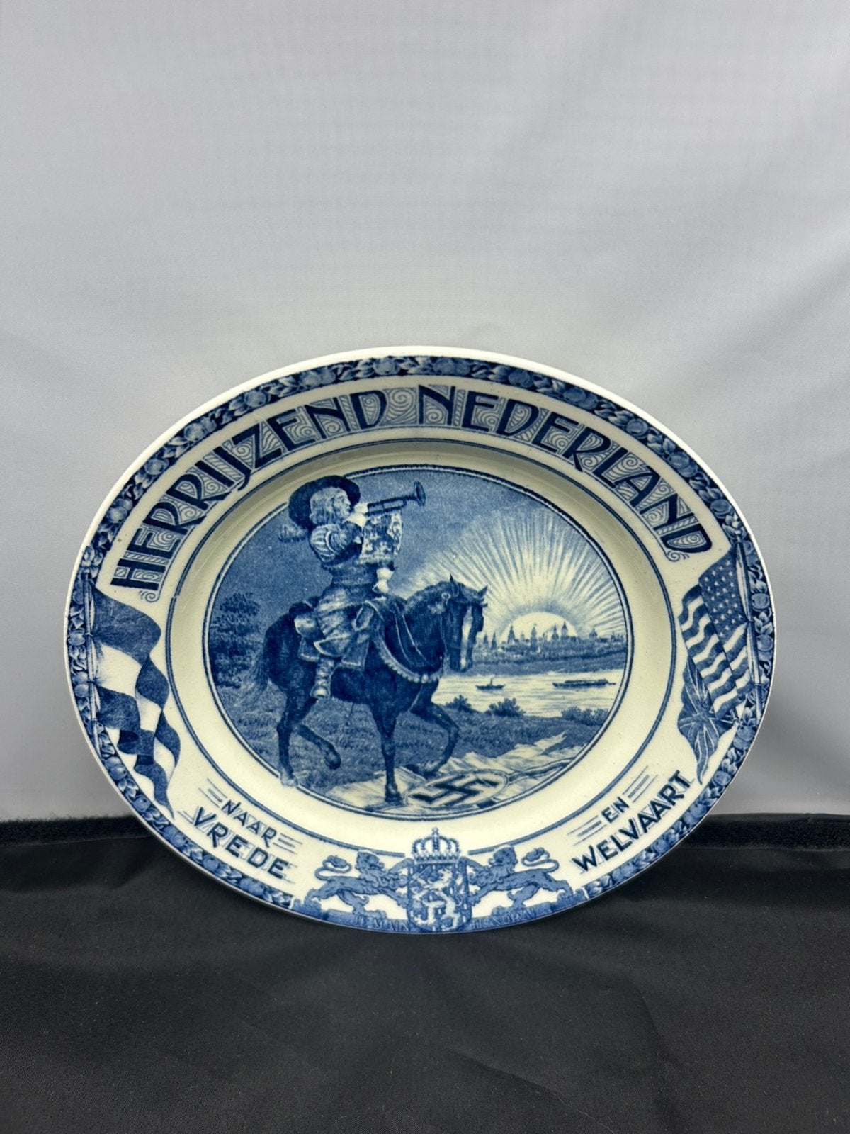 Vintage bevrijdingsbord 1945 - Societe Ceramique, Ophalen