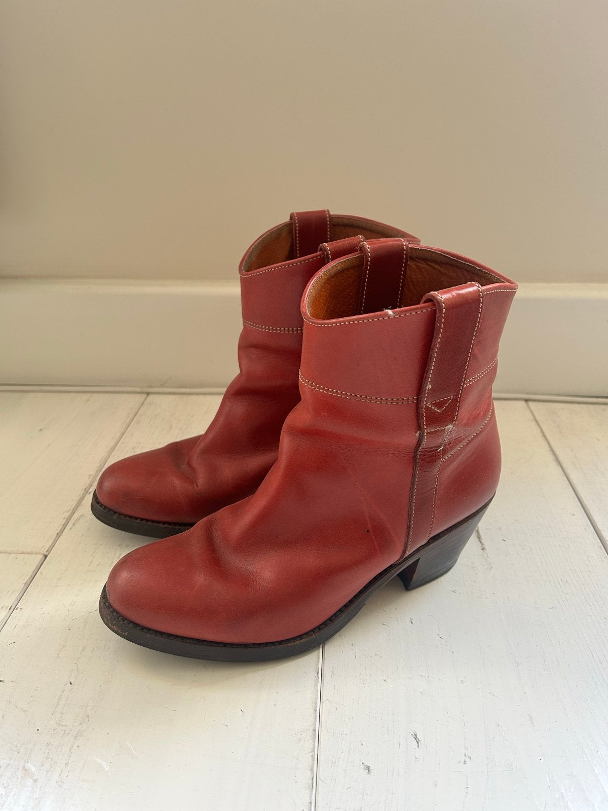 Spaanse rode leren laarsjes maat 40, Kleding | Dames, Ophalen of Verzenden, Gedragen, Rood, Lage of Enkellaarzen