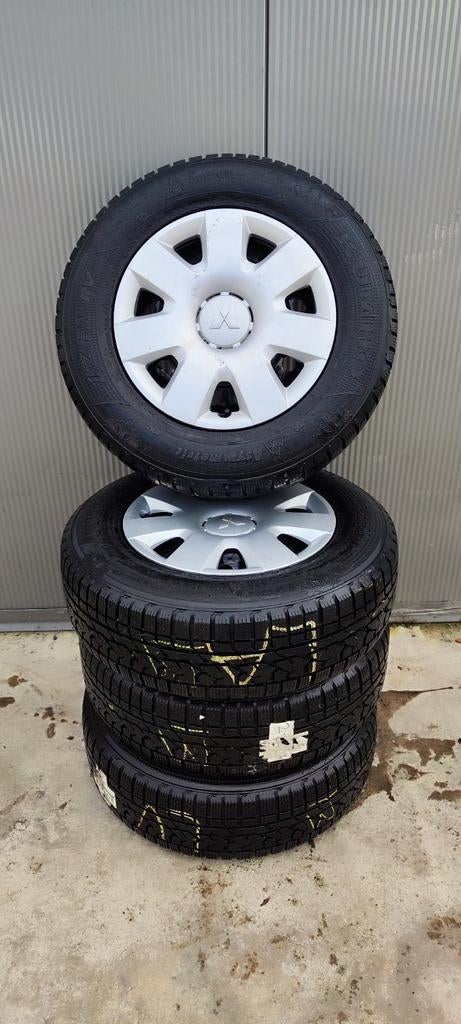 Winterset Mitsubishi Outlander Kumho 6-7mm, Ophalen, 215 mm, 16 inch, Banden en Velgen