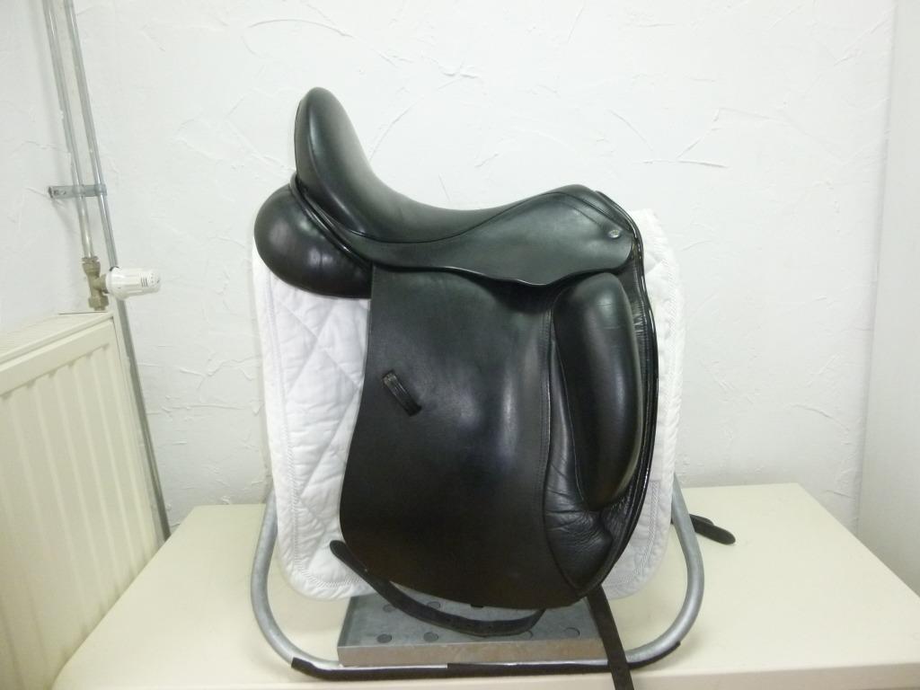 Dressuurzadels 16/17 Ideal Anatomica Hulsebos KM Bates Fryso, Dieren en Toebehoren, Paarden en Pony's | Zadels, Ophalen, Gebruikt