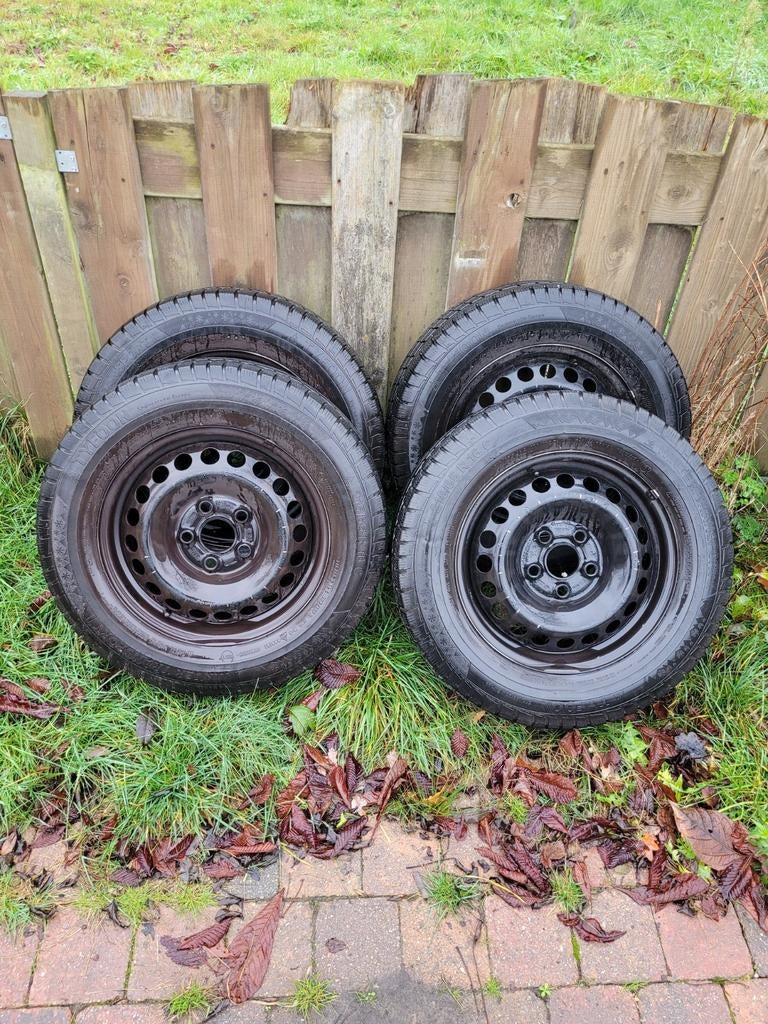 Winterbanden vw transporter t5 t6, Ophalen, 16 inch, Banden en Velgen, Winterbanden