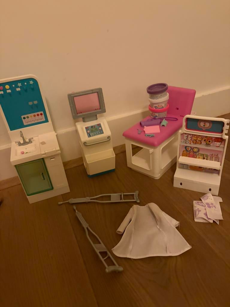 Barbie doktor + winkel / tshirt maken, Ophalen, Zo goed als nieuw, Poppenhuis