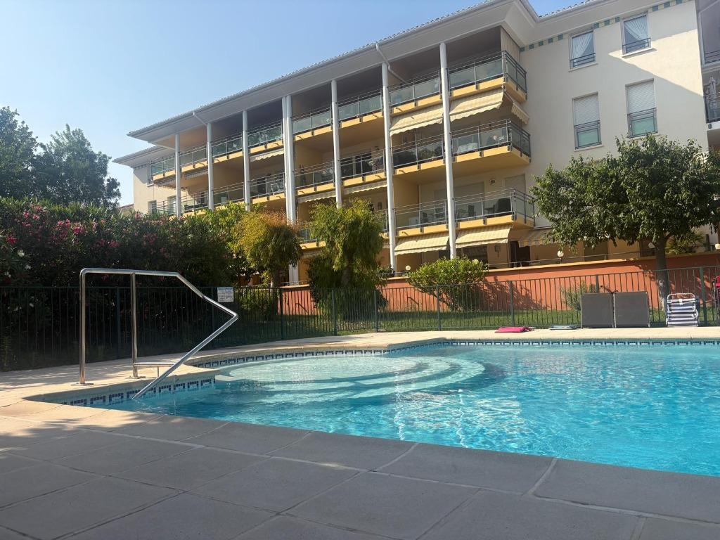 Annulering van 16 5 t/m 6 6  Frejus Cote d Azur AKTIE Prijs!, Provence en Côte d'Azur, Appartement, Wasmachine, Stad