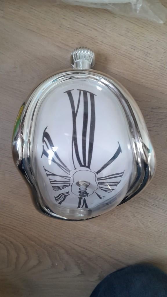 Klokje salvador dali, Ophalen of Verzenden, Zo goed als nieuw, Analoog, Wekker of Tafelklok