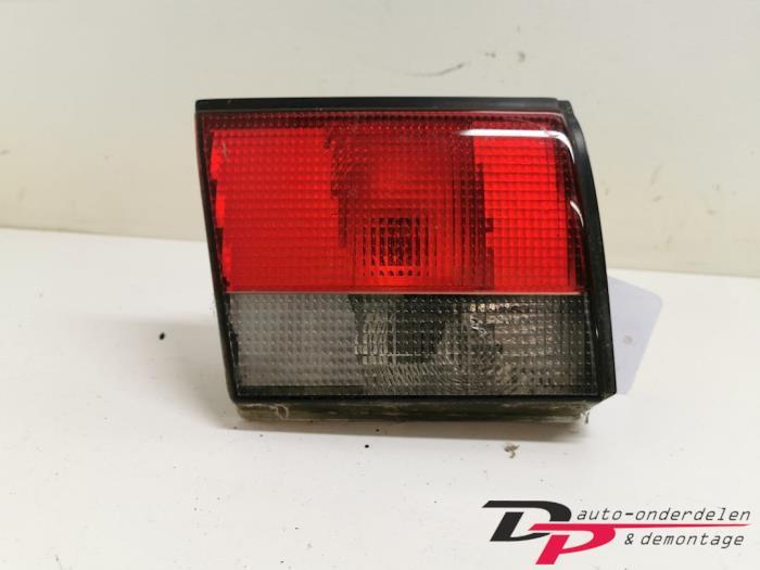 Achterlicht links van een Saab 900