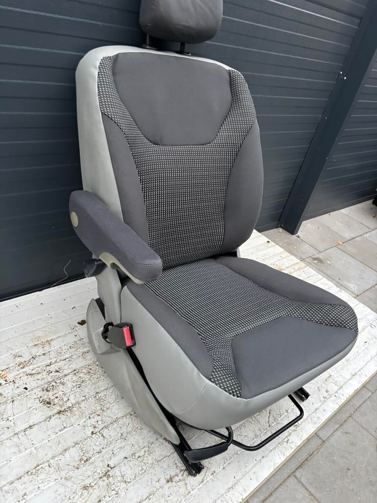 zgan stoel links chauffeur Opel Vivaro Renault Trafic, Auto-onderdelen, Interieur en Bekleding, TymTop, Tymtop5@gmail.com, 3161ek