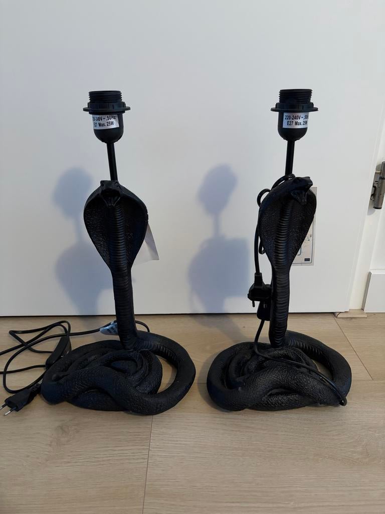 Nieuwe Slang Lampvoet -Stijlvol Design €40 voor beide lampen, Huis en Inrichting, Lampen | Vloerlampen, Nieuw, Minder dan 100 cm