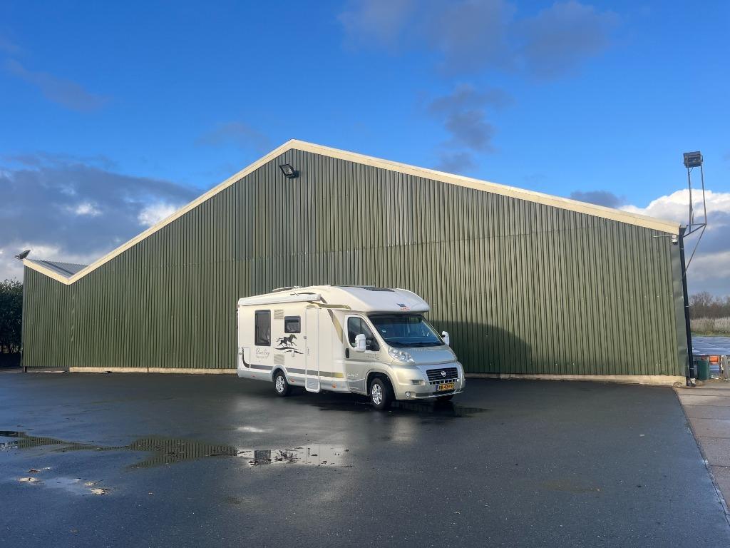 stalling, Caravans en Kamperen