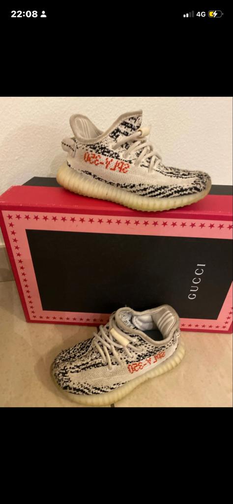 Yeezy 25, Kinderen en Baby's, Ophalen of Verzenden, Zo goed als nieuw, Jongen of Meisje