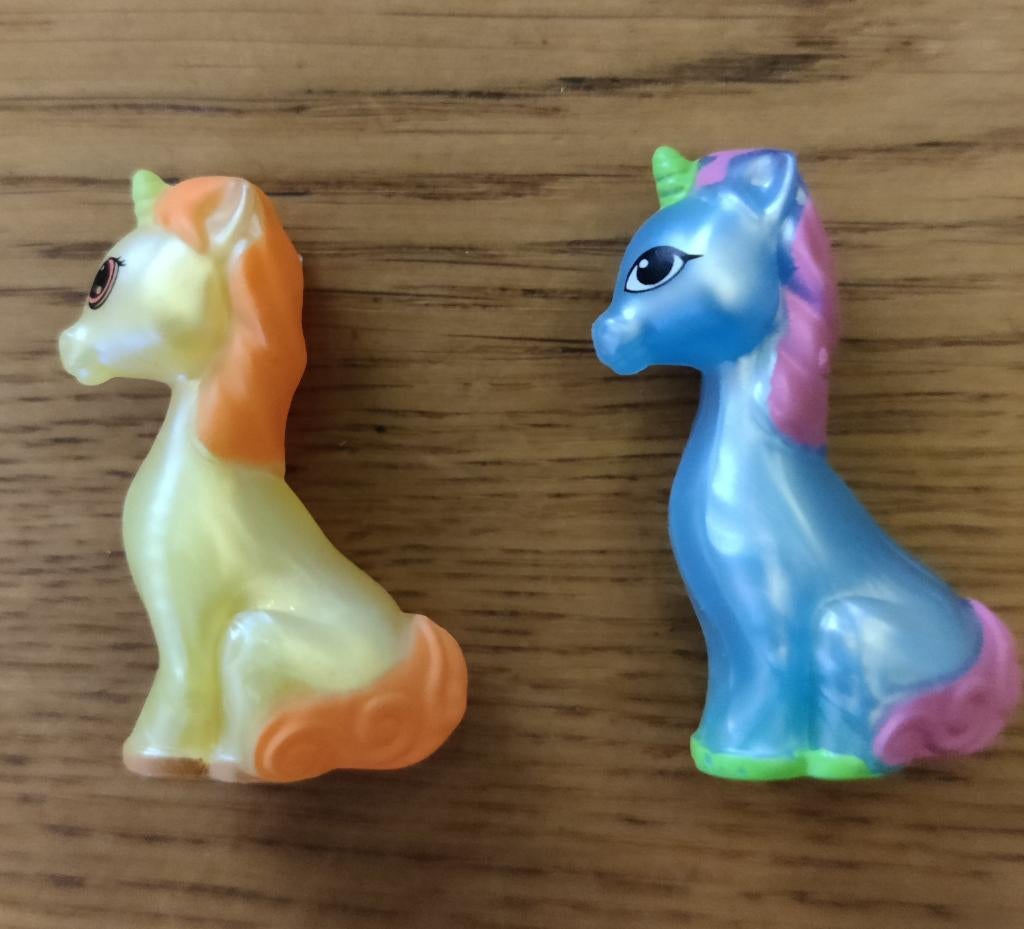 2 eenhoorns (Zaini), Ophalen of Verzenden, Zo goed als nieuw, Hardplasticfiguren