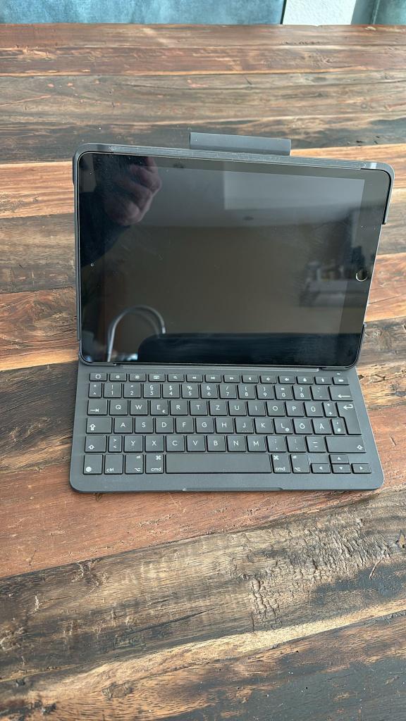 Logitech Slim Folio Apple Ipad 7th Gen (2019), Logitech, Bescherming voor- en achterkant, Zo goed als nieuw, Apple ipad 7th gen (2019)