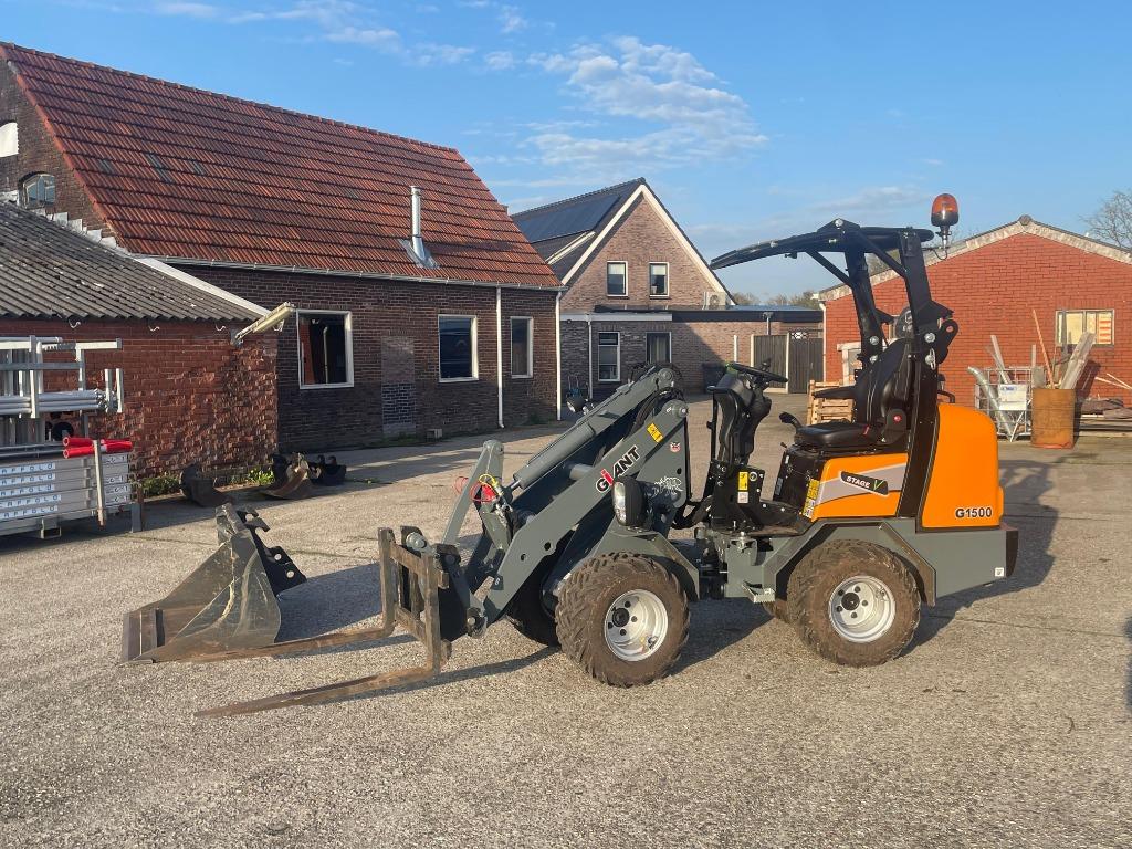 Te huur: compacte minishovel Giant