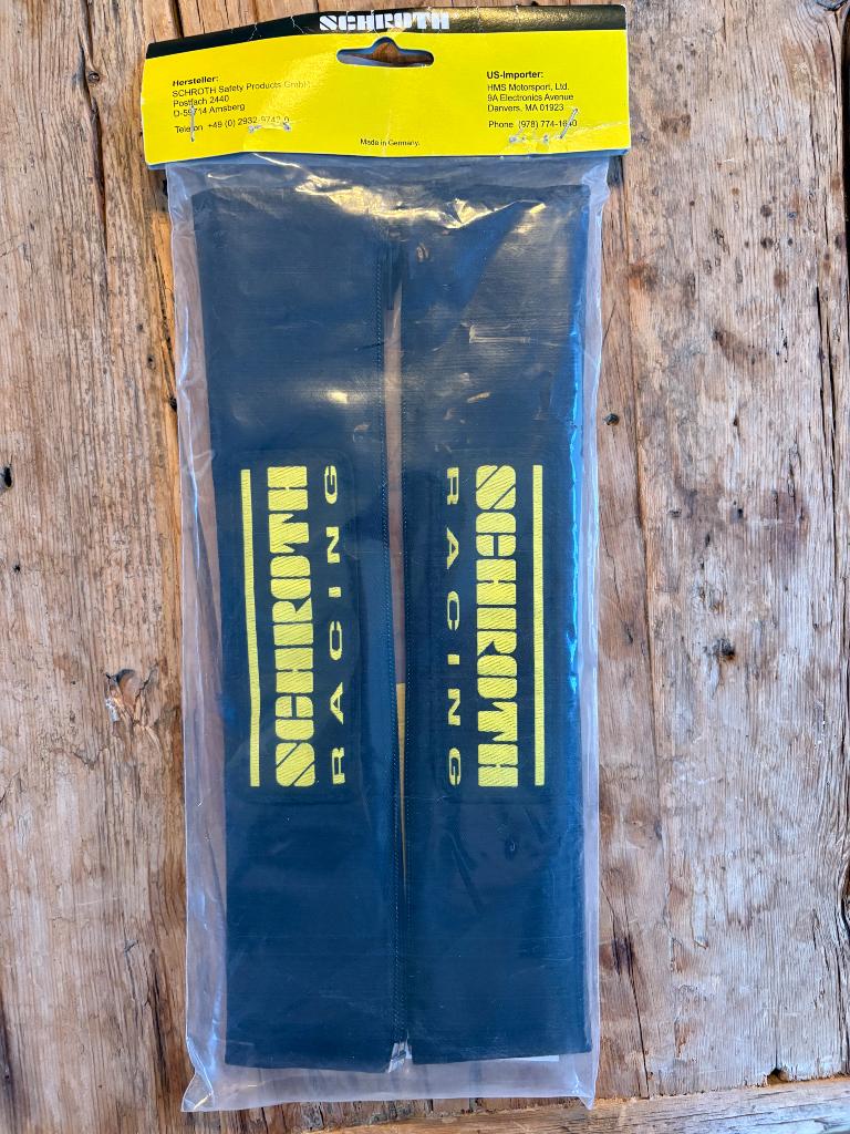 SCHROTH - SCHOUDERPADS 2 INCH MET RACING LOGO NIEUW, Auto-onderdelen, Interieur en Bekleding, Verzenden, Nieuw, Universele onderdelen