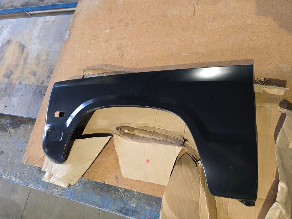 Mazda B1800/B2000 spatborden nieuw RH/LH en motorkapen, Ophalen of Verzenden, Nieuw, Mazda, Spatbord