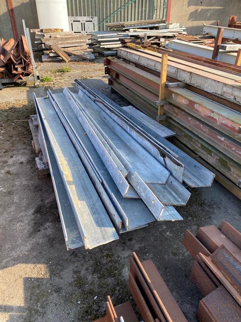 HOEKLIJNEN/LATEIEN GEGALVANISEERD 200X100X10 (1,75m/3m), Doe-het-zelf en Verbouw, Metalen, Ophalen, Gebruikt, IJzer