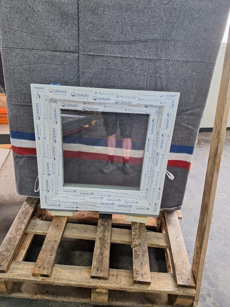 Nieuwe Kozijnen Gealan 80x80cm Wit(120mm profiel), Doe-het-zelf en Verbouw, Kunststof, Raamkozijn, Nieuw, Inclusief glas
