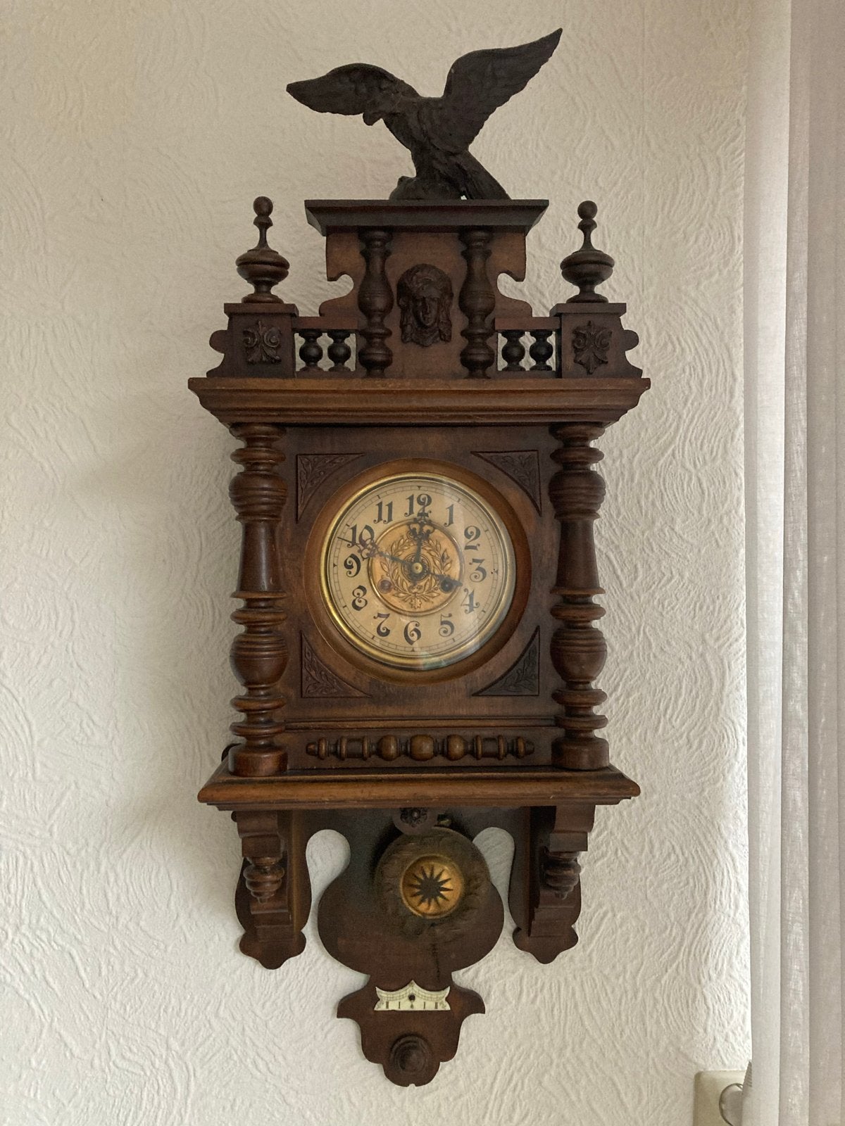 Antieke houten wandklok met adelaar decoratie, Antiek en Kunst, Antiek | Klokken, Ophalen