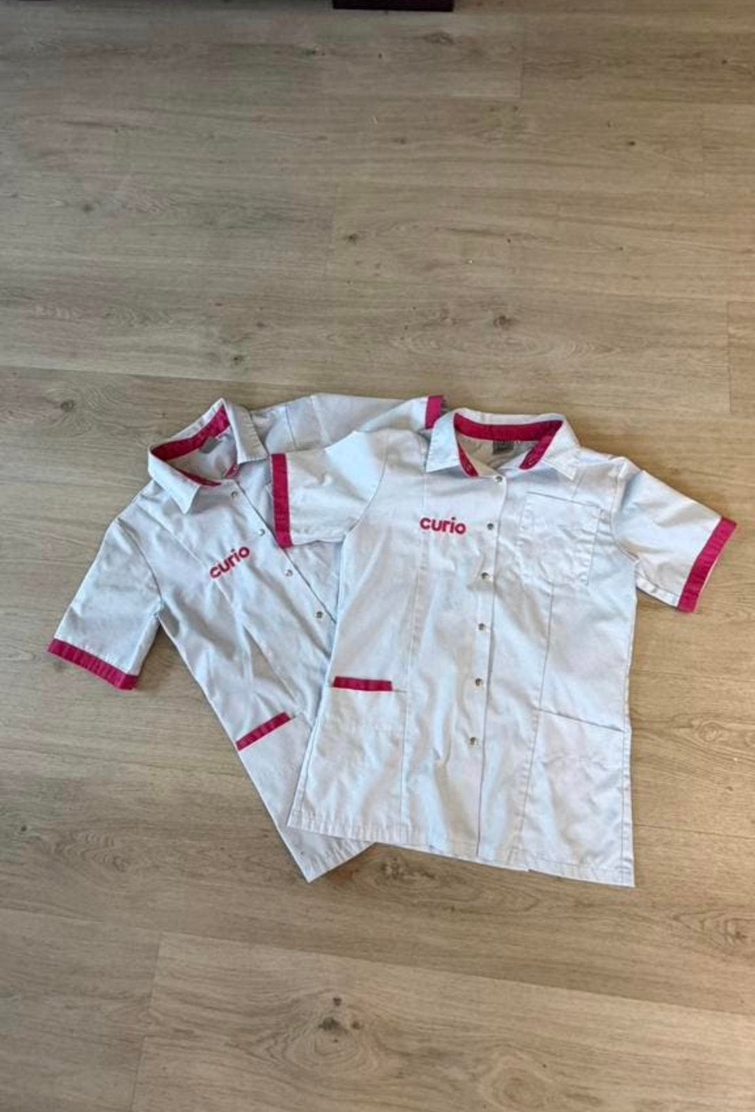 2x Curio zorgjasjes / tunieken - Maat S, Ophalen, Gedragen