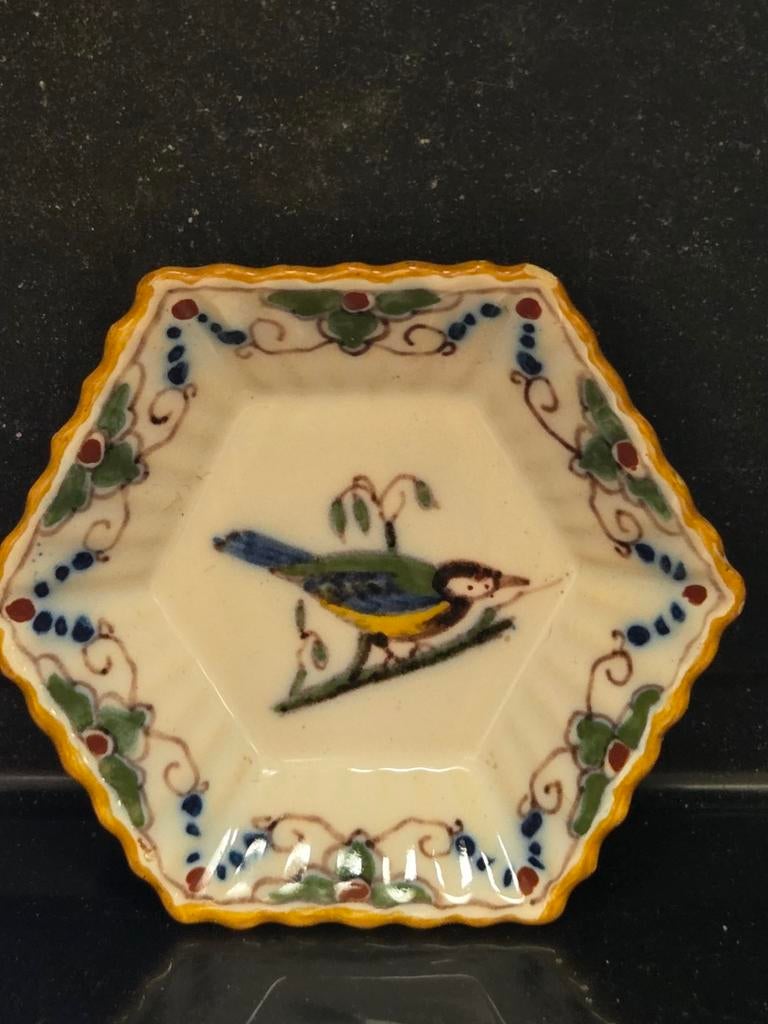 Makkum Tichelaar zeshoekig schaaltje met vogeldecor, Antiek en Kunst, Antiek | Porselein, Ophalen of Verzenden