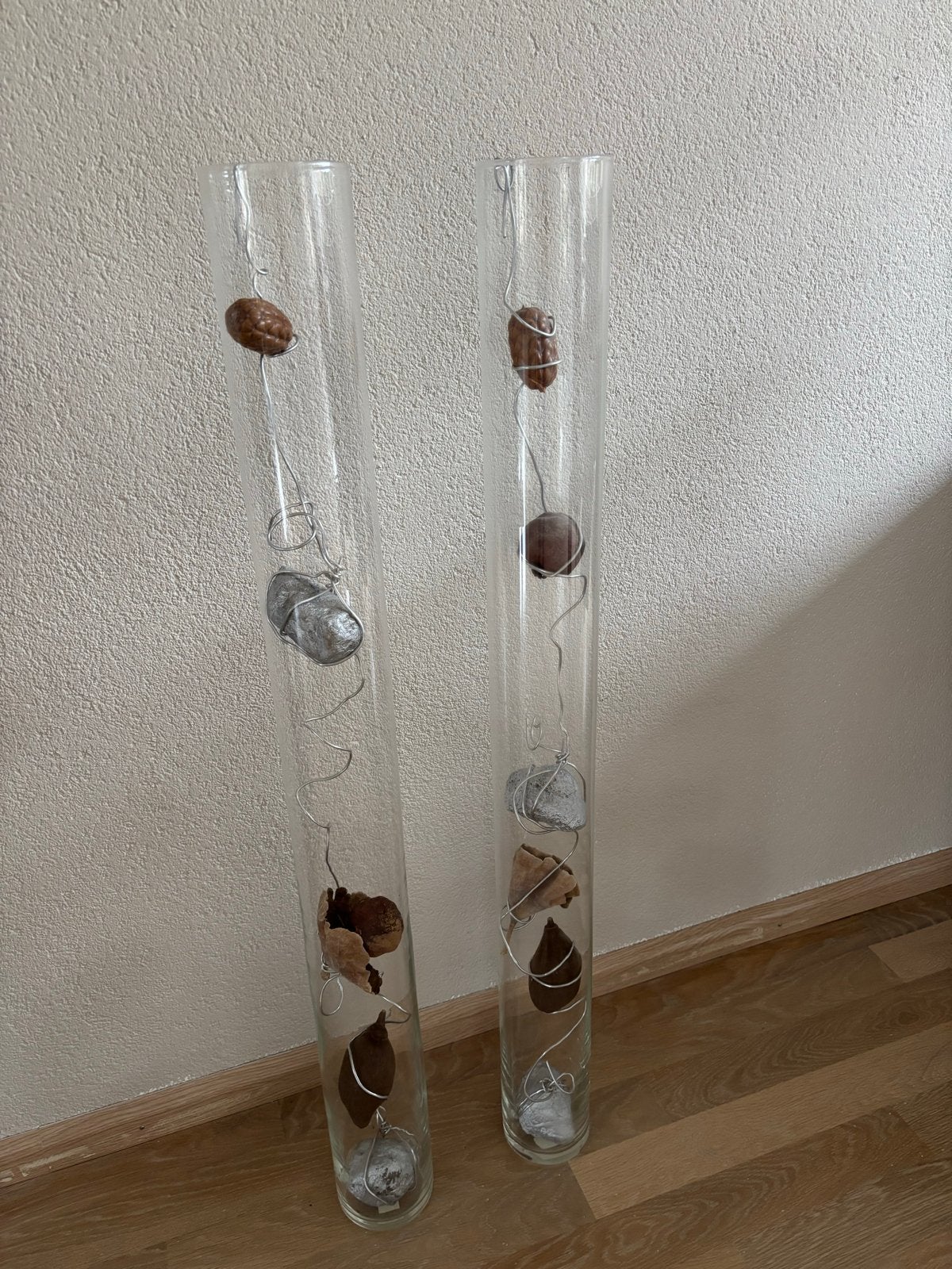 2 Glazen vazen met  Decoratie - 1 Meter Hoog, Huis en Inrichting, Ophalen, Gebruikt, Transparant, Inclusief decoratie