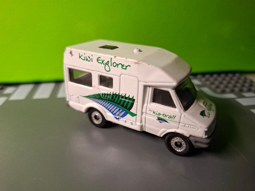Siku 1022 - Iveco Daily Camper Kiwi [wit] 1/60, Ophalen of Verzenden, Gebruikt, Auto