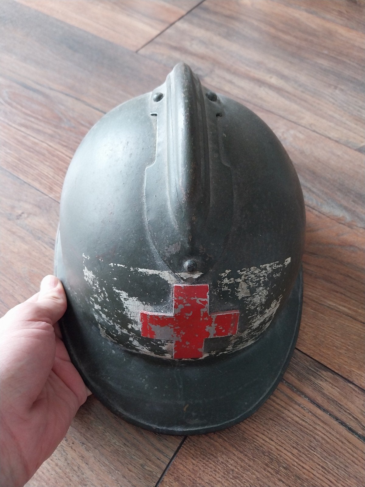 Franse medic m26 helm, Verzamelen, Militaria | Tweede Wereldoorlog, Ophalen of Verzenden, Landmacht, Overige gebieden, Helm of Baret