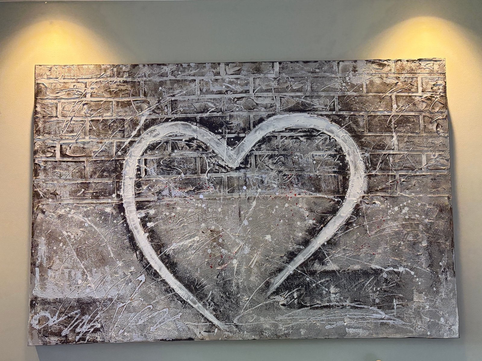 Modern schilderij met hart op bakstenen muur textuur, Antiek en Kunst, Ophalen, Overig onderwerp, 3D-effect, Gemengde techniek