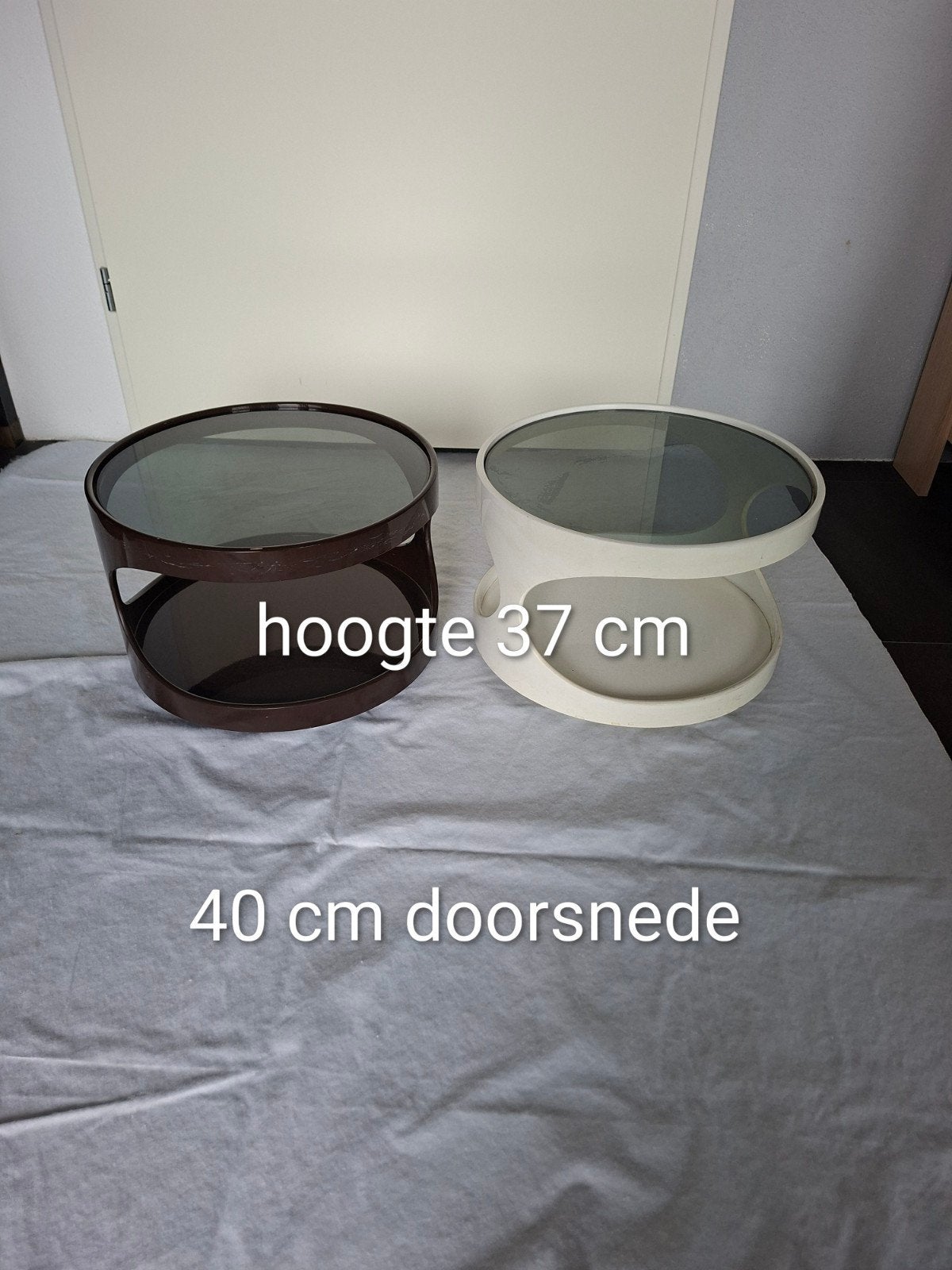 Vintage bijzettafel/salontafelmet glazen blad, Ophalen, Minder dan 45 cm, Minder dan 55 cm, Gebruikt