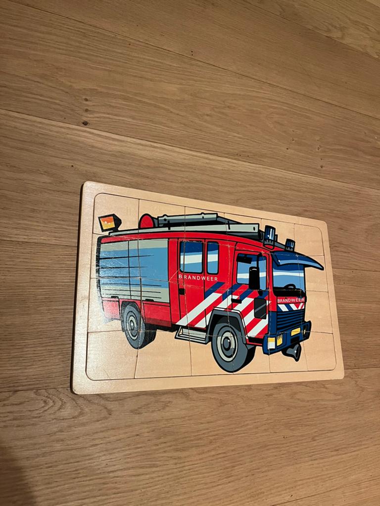Houten puzzel groot rode brandweerauto, Ophalen of Verzenden, Zo goed als nieuw