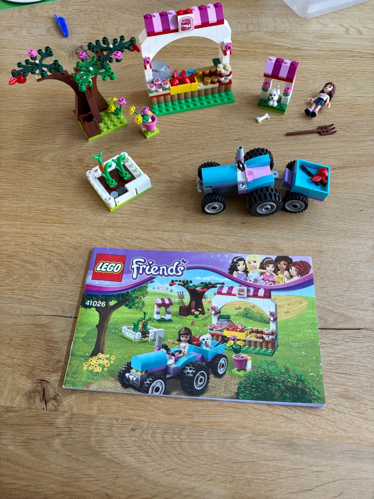 LEGO Friends Mia's Tractor 41026 - Compleet met boekje, Ophalen of Verzenden, Zo goed als nieuw, Overige merken
