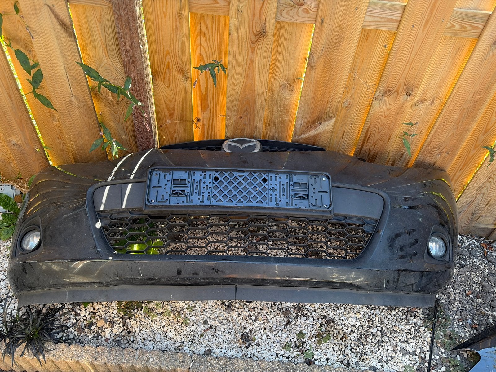 Mazda 2 Bumper en Spatborden - Zwart (Gebruikt), Auto-onderdelen, Gebruikt, Voor, Ophalen of Verzenden, Mazda